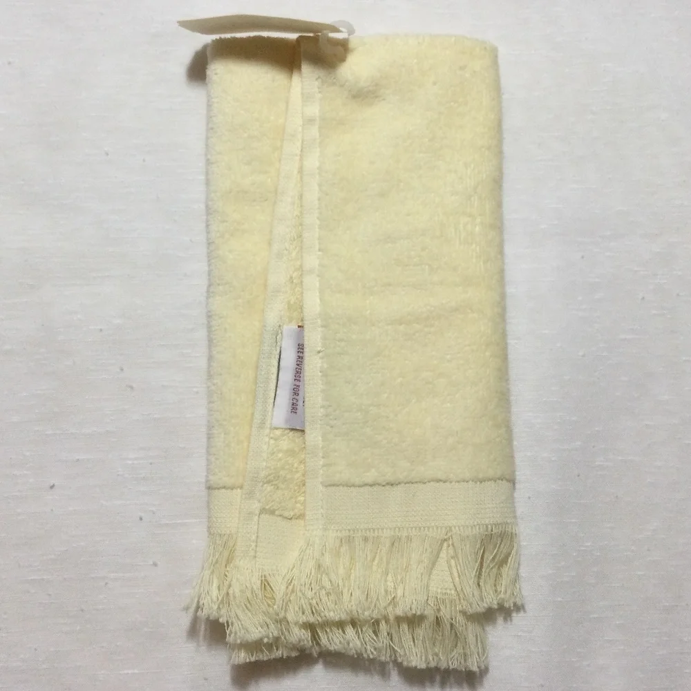 Vintage NOS Avanti Tahiti Fish Embroidered Fingertip Towel 100% Cotton 1978 NWT